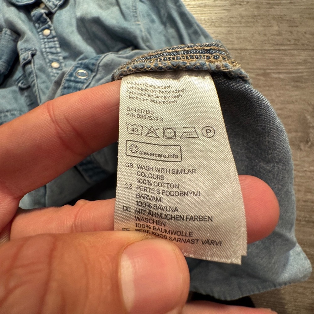 H&M LOGG Denim Shirt Womens 12 Blue Light Wash Cotton Western Pearl Snap Rodeo - Picture 6 of 10